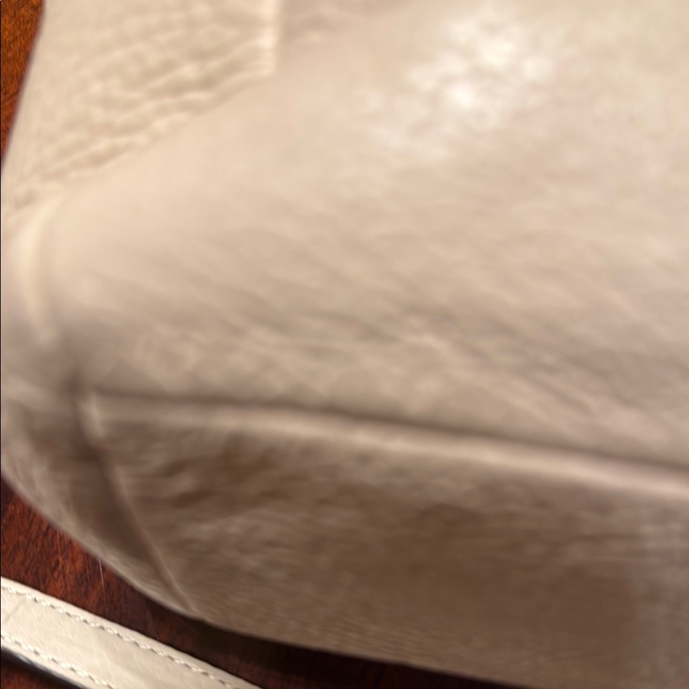 COPY - Coach Cream Shoulder Bag with Gold Accents - Picture 12 of 16
